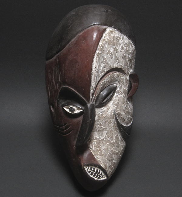病人のマスク<アフリカの仮面(木彫り)：アフリカ雑貨アザライ