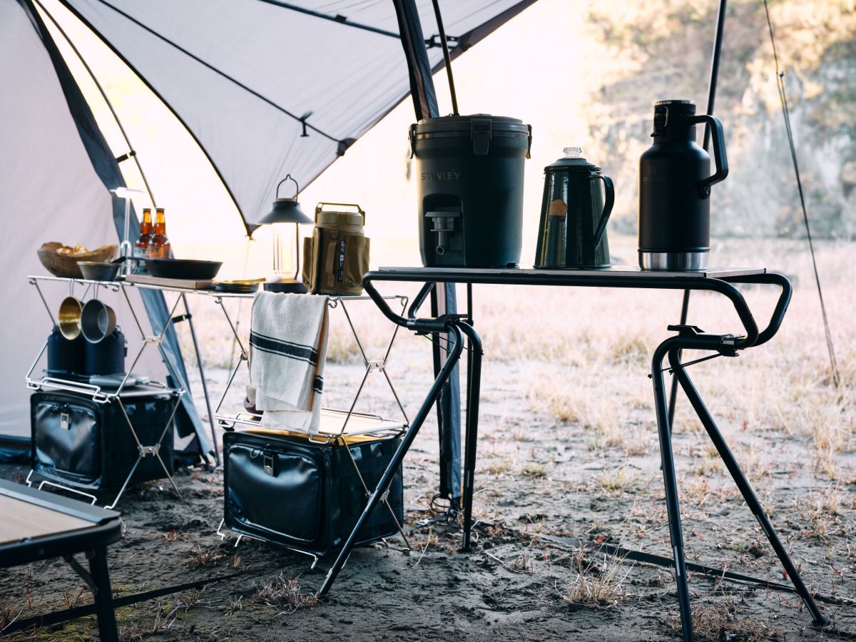 キッチンテーブル、サイドテーブル、ハンガーの3way！TOKYO CRAFTSの多