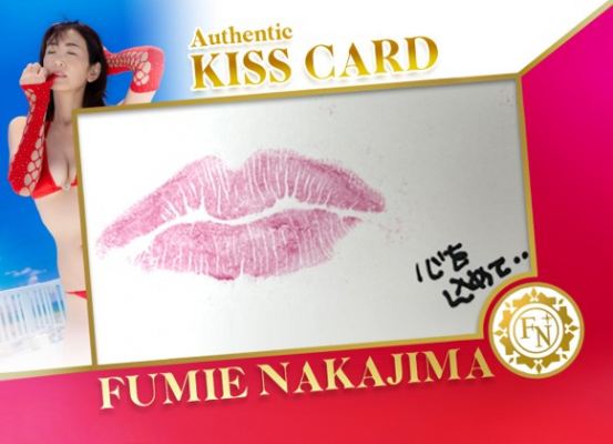 中島史恵さんの大胆な水着姿がトレカに！ レアカード満載のファン垂涎