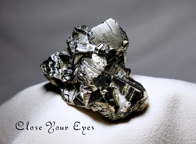 鉱物原石 パイライト カタログ／パワーストーンのクロージョーアイズ