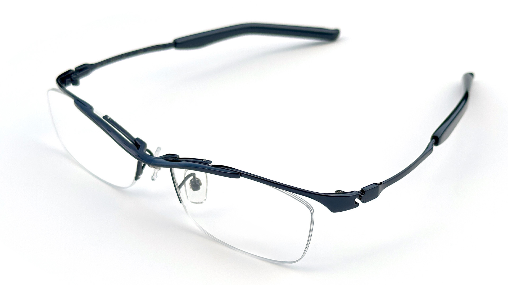 2013年発表の999.9 眼鏡フレーム「SP-10T」が一部仕様とカラーを新たに