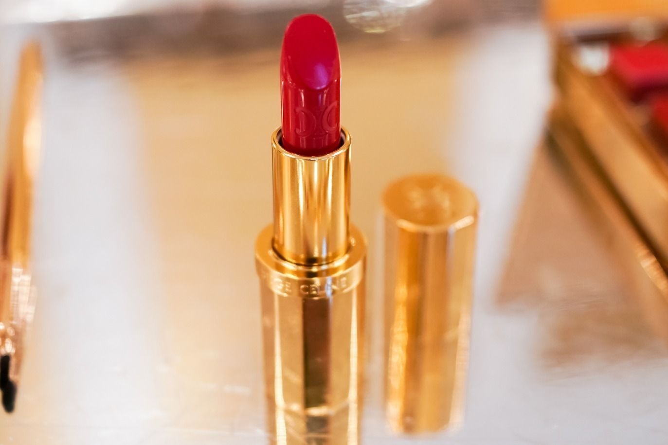 セリーヌ初のコスメライン「セリーヌ ボーテ」誕生、第1弾はクラシック