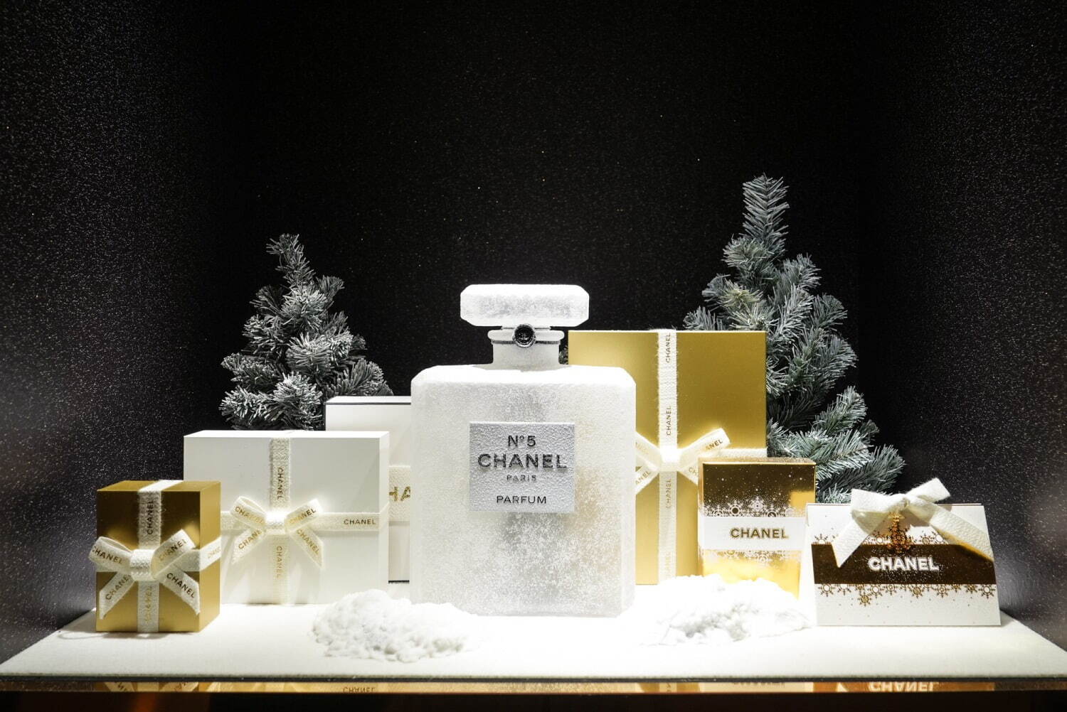 シャネル ウィンターテイル」シャネル“雪降る森”のクリスマス限定