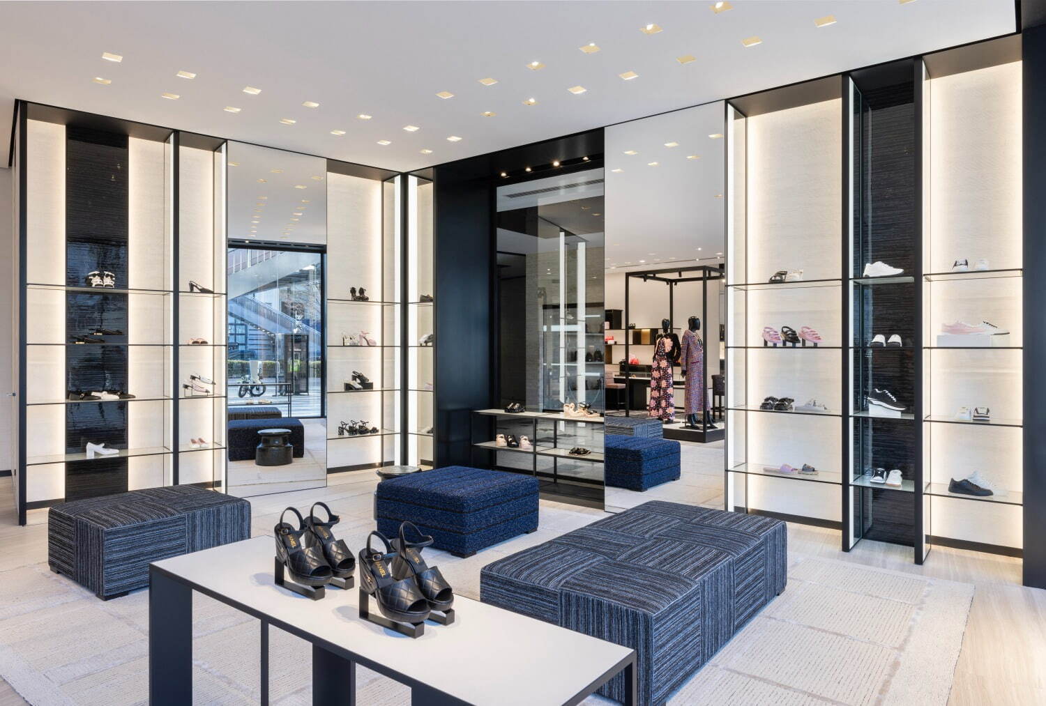 シャネル 表参道」リニューアル - プレタポルテからハンドバッグ