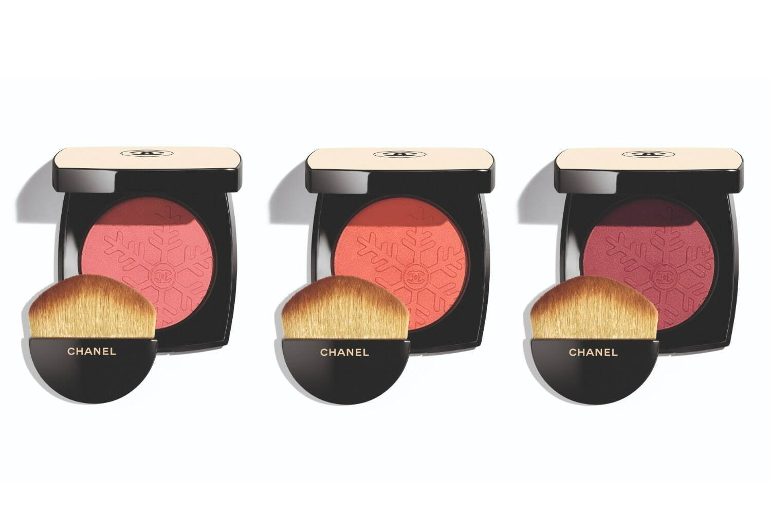 シャネル「レ ベージュ」24年新春コスメ、クールトーンのピンク系