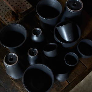 ネイバーフッド「SRL」×丹波の老舗“伝市釜”の別注植木鉢、サボテン