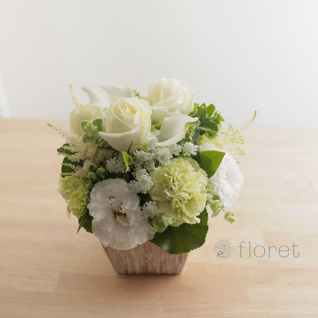 白グリーン系デザイナーお任せアレンジメントS｜フラワーギフト・花の