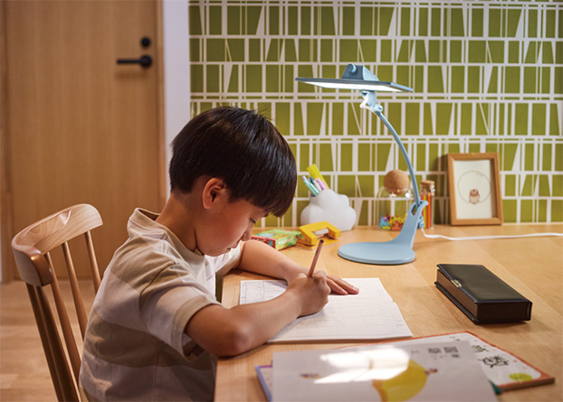 カネカOLEDデスクライト Study Petit | カネカ・ユアヘルスケア【公式】