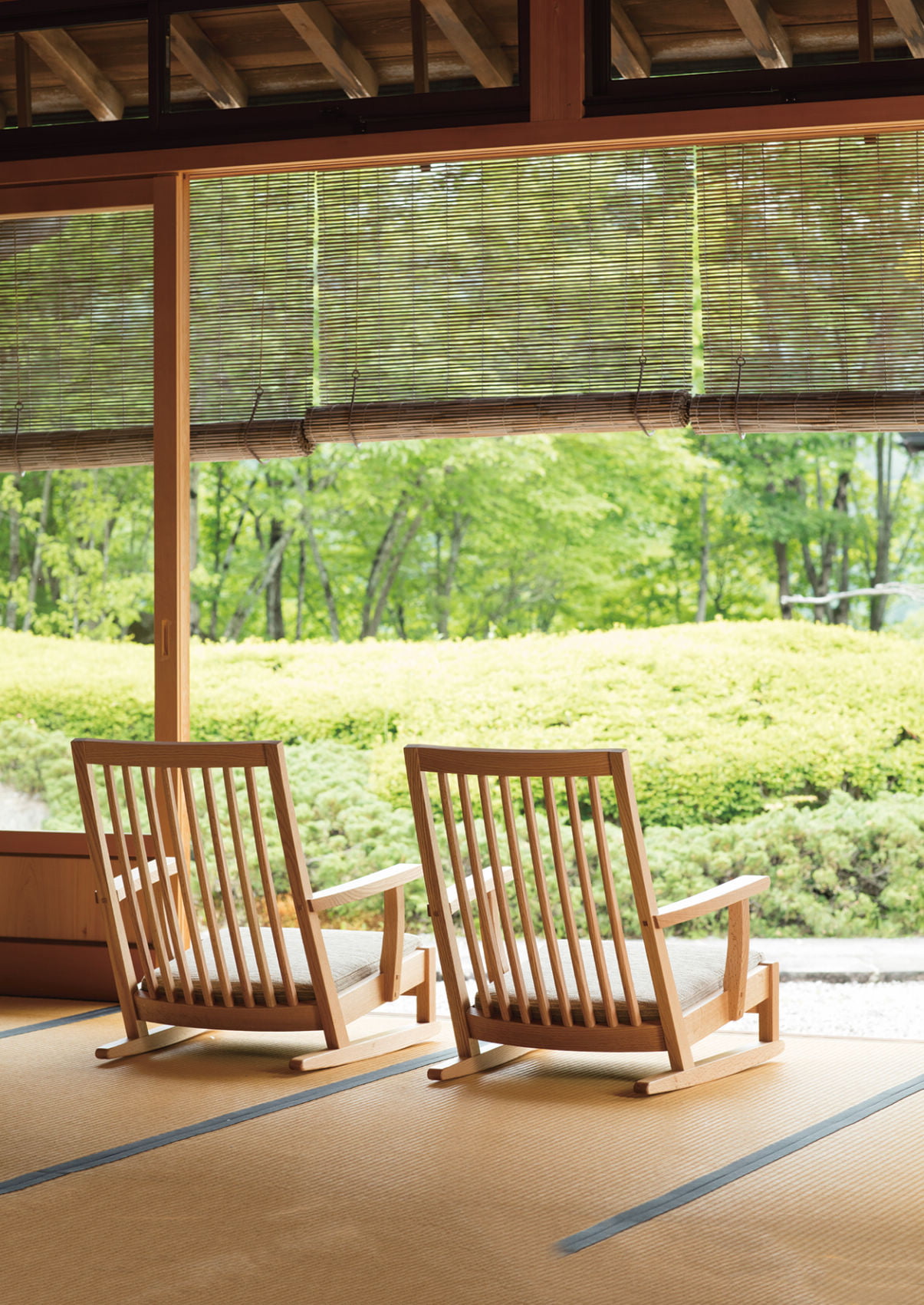 ロッキングアームチェア (ロータイプ) - 国産無垢家具は飛騨高山発の