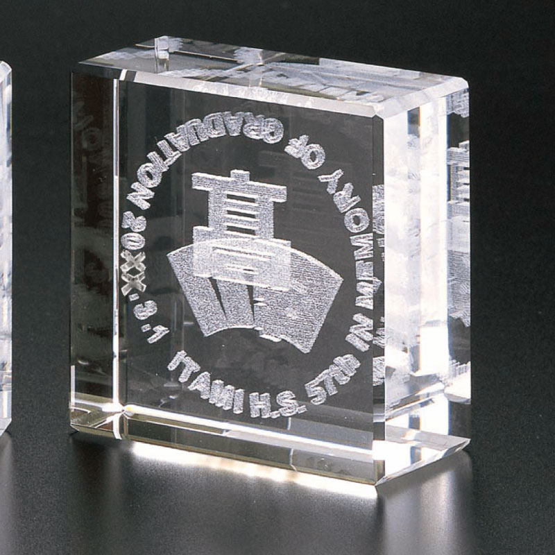 3Dクリスタルペーパーウェイト【スクエア】｜もらって嬉しい 卒業記念