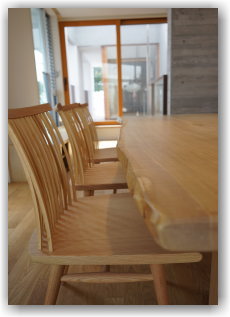 東京都葛飾区：栓(セン)の木一枚板ダイニングテーブルの製作 | 一枚板