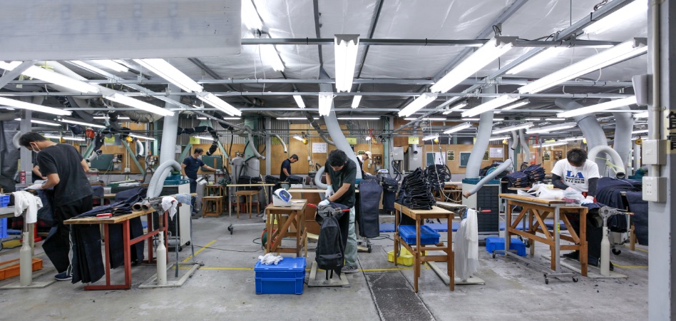 ジーンズ及び繊維製品全般の染色・洗い加工│豊和株式会社