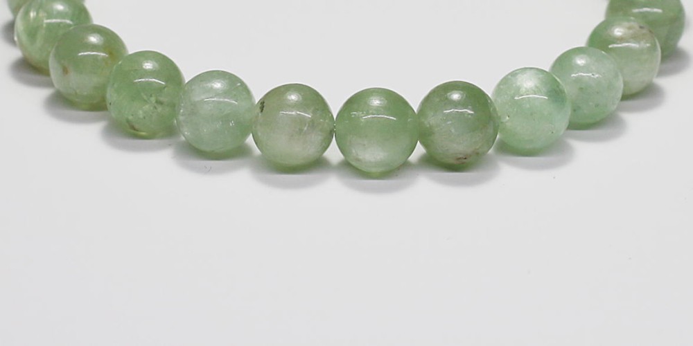 高品質]タンザニア産グリーンカイヤナイトブレスレット（約8mm玉