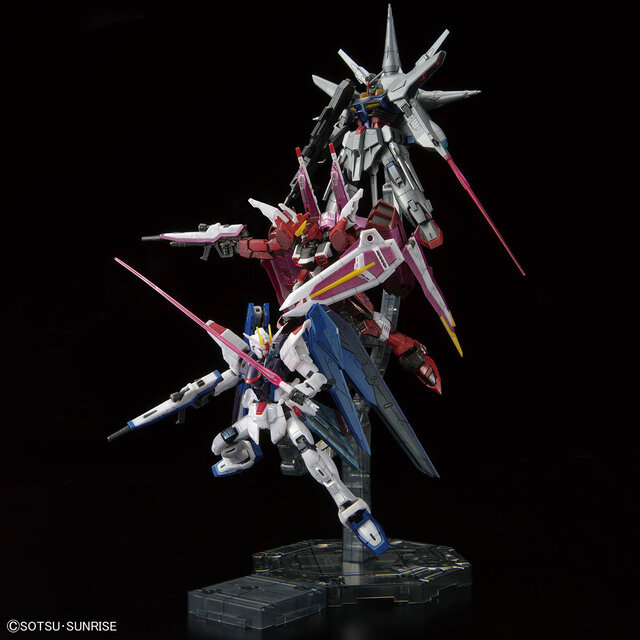 機動戦士ガンダムSEED」より、「フリーダム」ら3機が揃い踏み！限定