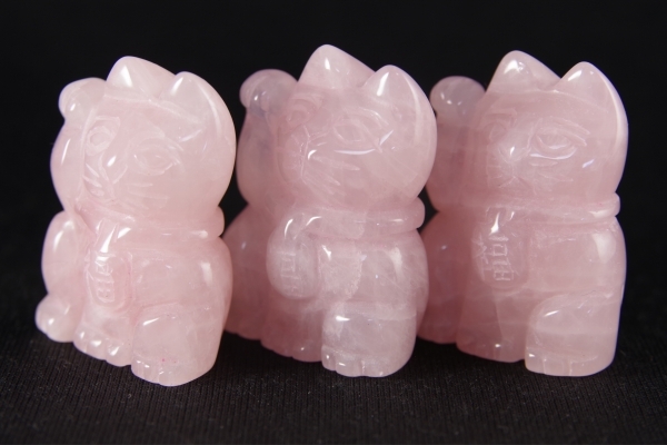 ローズクォーツ招き猫 天然石の置き物販売 名取貴石 天然石原石鉱物