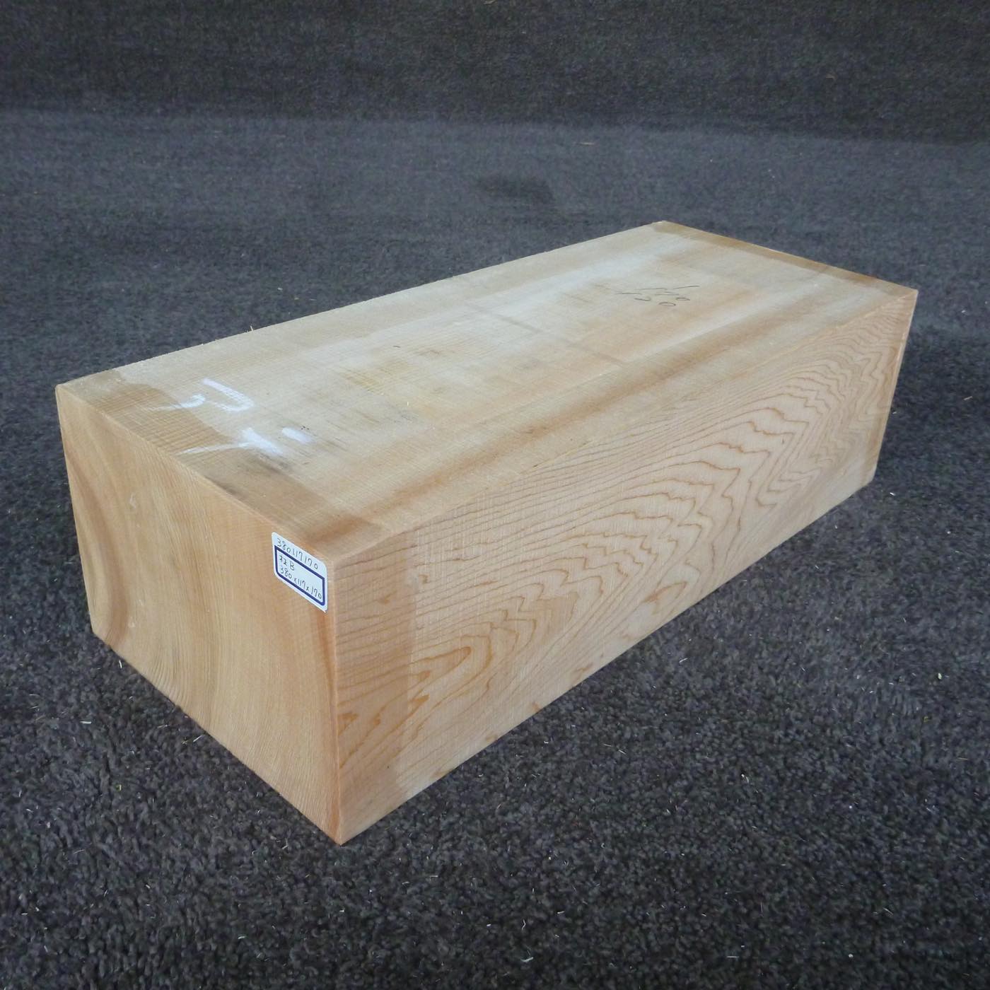 彫刻材 天然木曽檜：柾目 (定番以外) 50mm以上 – 大阪木楽屋
