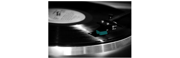 DMSDのターンテーブル用インシュレーター、DECOUPLING FEET FOR