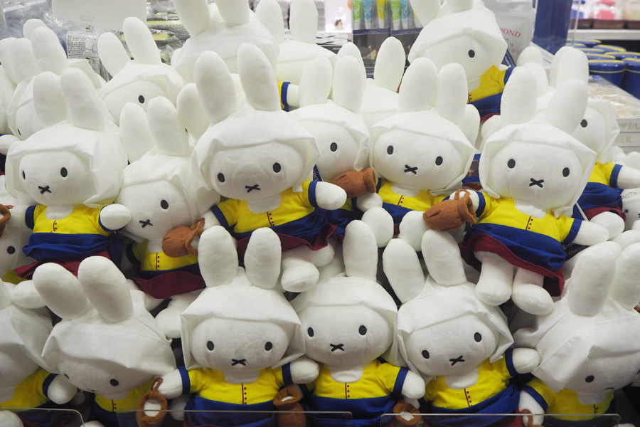 ミッフィー、フェルメールの「牛乳女」に | Lmaga.jp