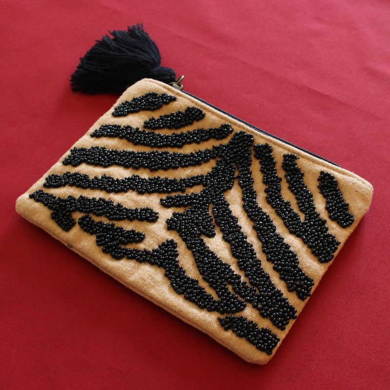 ゼブラ柄のビーズ刺繍ポーチ 刺繍ポーチ・キーホルダー | Leather