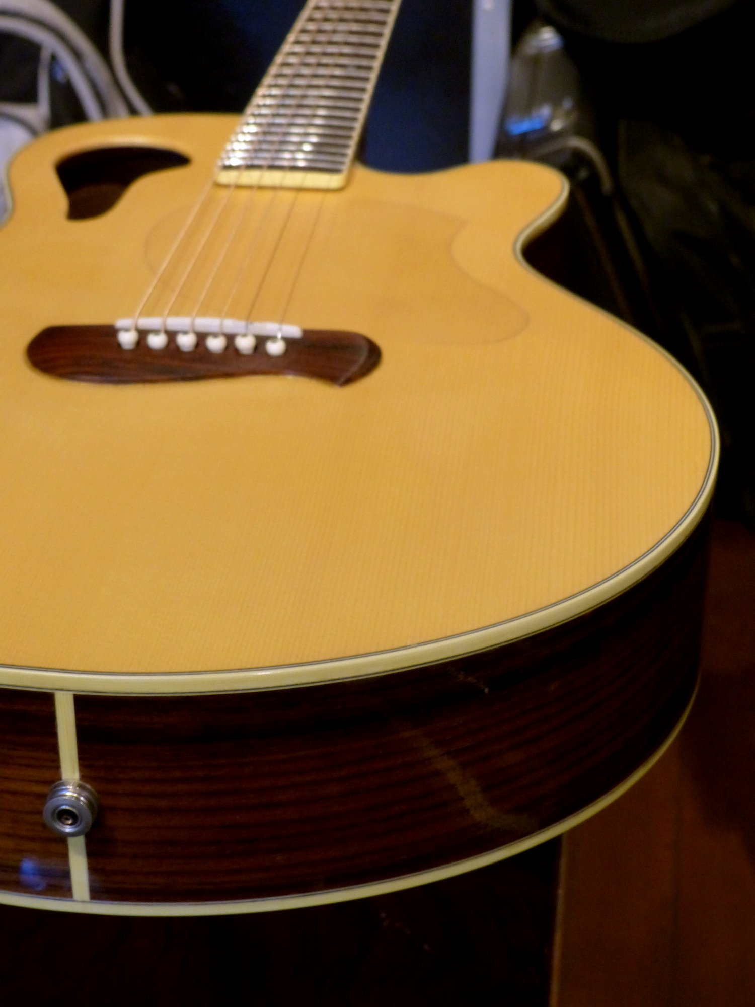 TACOMA '00s Chief C3C – 京町家のギターショップ ライトニン