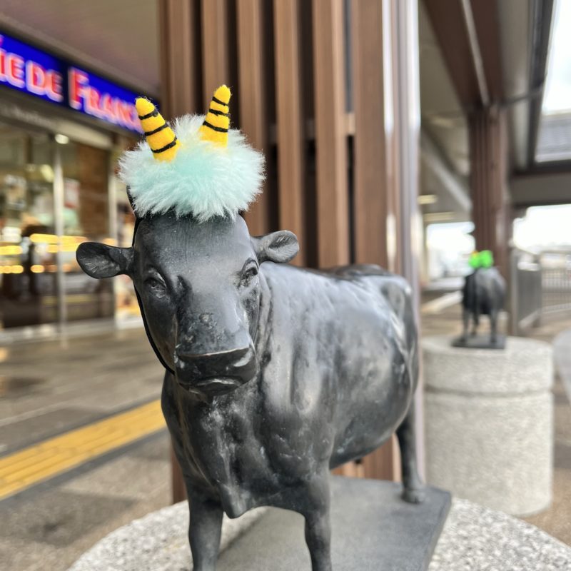 松阪駅前の牛さん👹節分仕様です。 - 松阪市観光協会