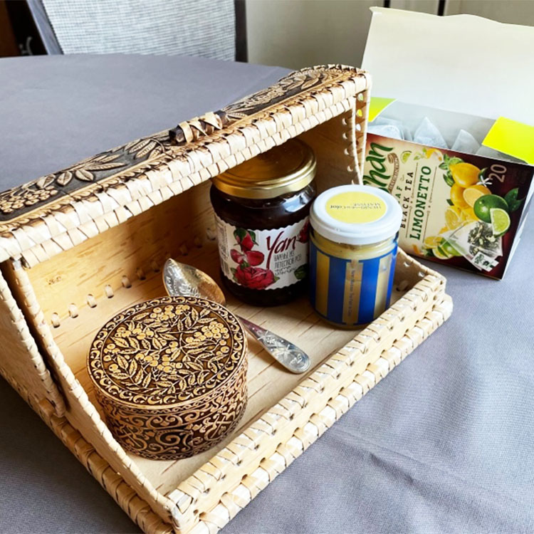 ロシア雑貨店マリンカ / 白樺細工ベレスタ パンケース（二羽の鳥）b070