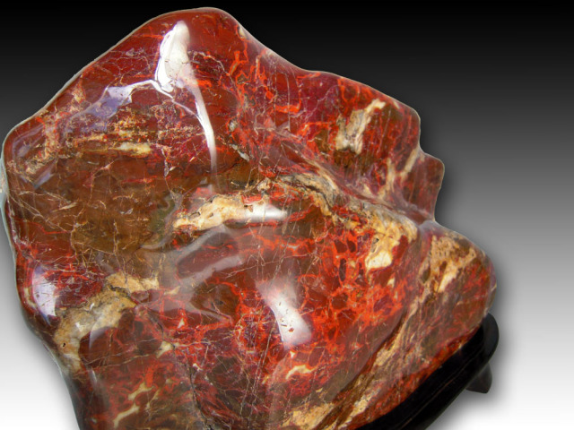 紅加茂石の庭石販売なら増樹です。赤玉石・赤石の実物を展示しています。