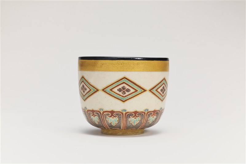 色絵金銀彩花菱蓮弁文茶碗 野々村仁清作 - MIHO MUSEUM