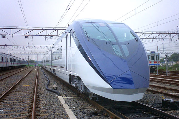 ○ 京成電鉄AE形特急電車「新型スカイライナー」