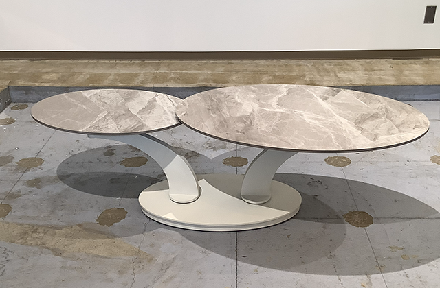 滑らかな動きで広がる、機能美あふれるローテーブル | NOCEノーチェ