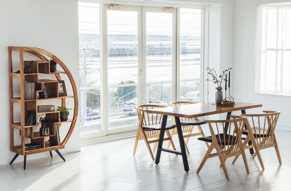 新登場】脚のデザインがシンボリックなダイニングテーブル | NOCE