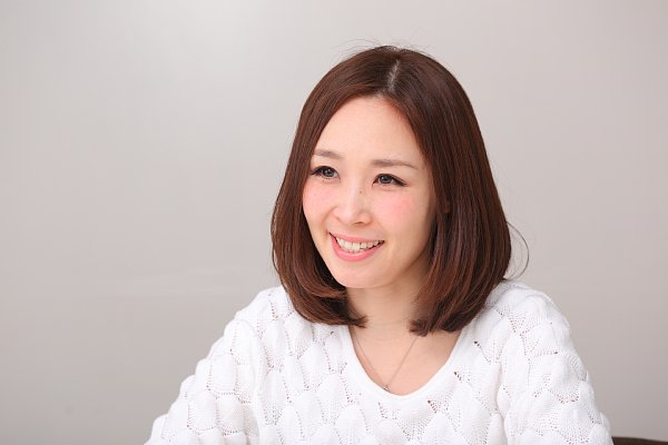 元愛内里菜の垣内りか 犬ブランド立ち上げ、歌手復帰語る｜NEWSポスト