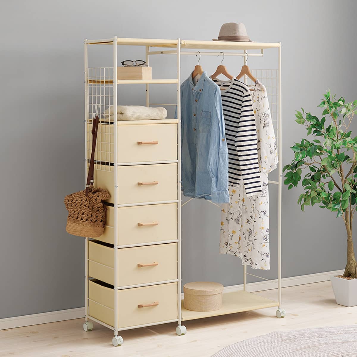 たっぷり収納できるハンガーラック（幅105 WH） | ニトリネット【公式