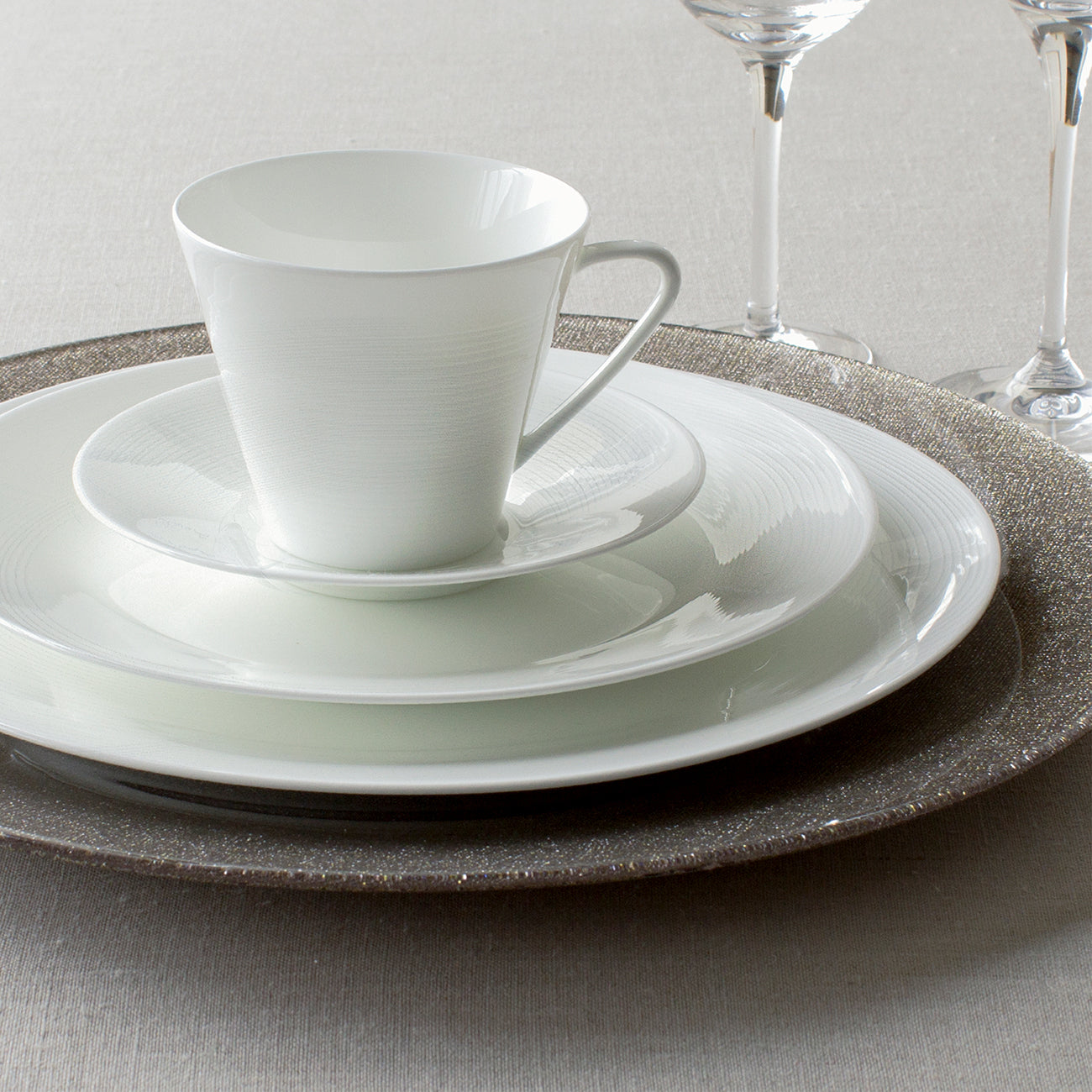 白いブランド食器｜14cmプレート (兼用碗ソーサー)｜EXQUISITE