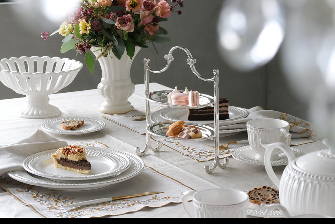 Royal Family ロイヤルファミリー シルバーケーキスタンド2段Ada