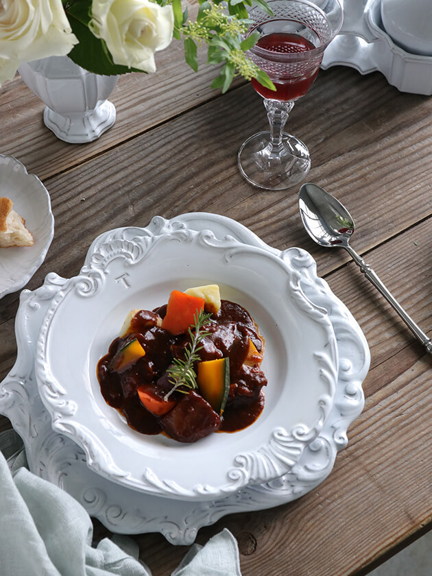 Trinitate（トリニテート）白くて美しい陶器のテーブルウェア