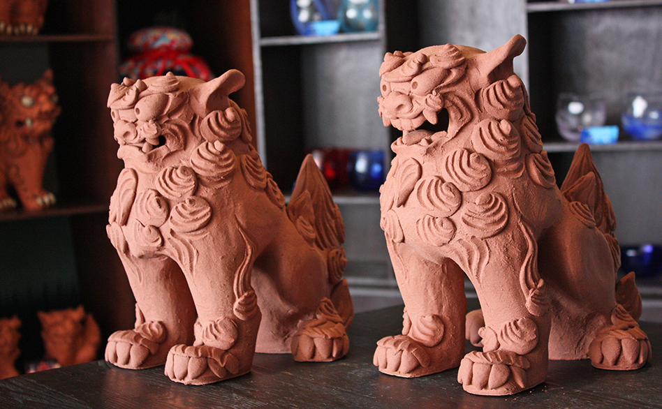 立正面赤焼きシーサー H25 作宮城勝人