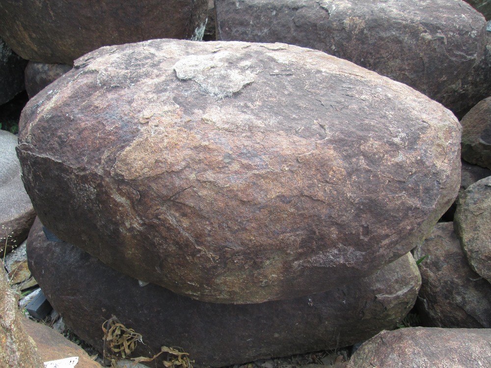 沓脱石 本鞍馬石の製品案内愛知県岡崎市の石灯篭・水鉢蹲など石材製品