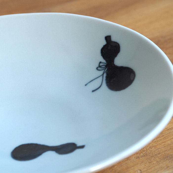 徳永遊心窯 黒呉須 印判 ひょうたん 楕円浅鉢 | 食器と料理道具の専門