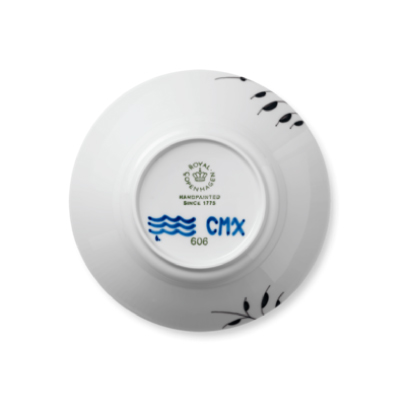 ブラックフルーテッド メガ ディーププレート 24cm|ロイヤル