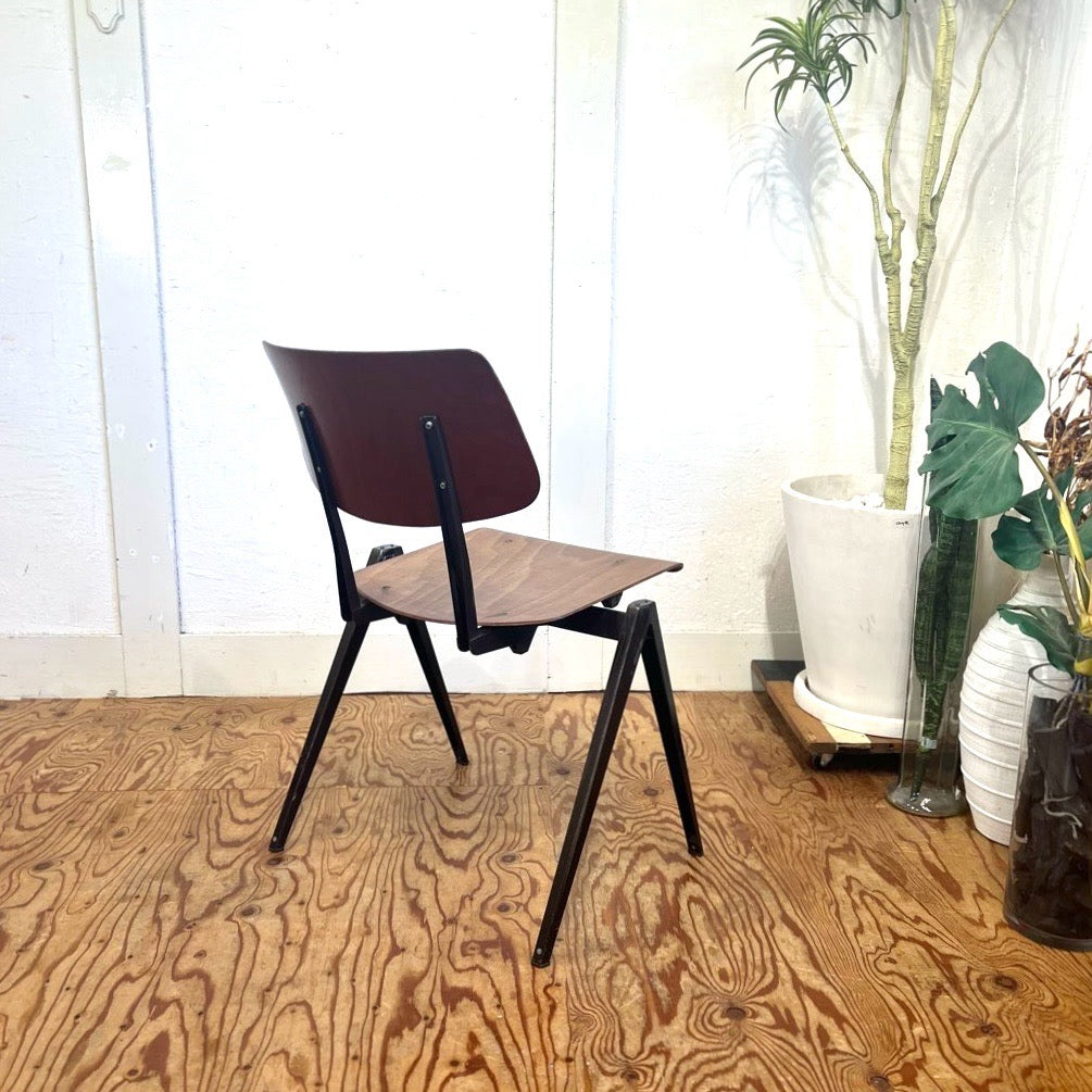 ガルファニタス / GALVANITAS model S21 スタッキングチェア コンパス