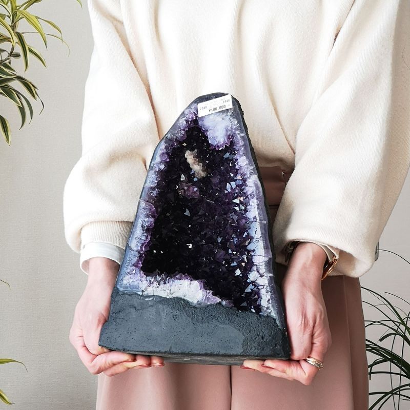 ウルグアイ産 アメジスト ドーム カペーラ クラスター カルサイト共生