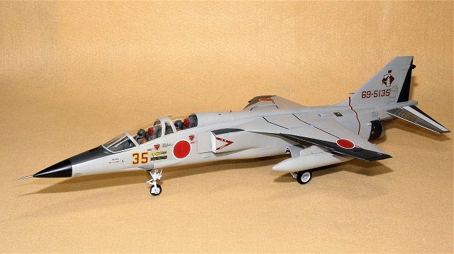 航空自衛隊 MITSUBISHI T-2練習機 / F-1支援戦闘機 (フジミ 1/48