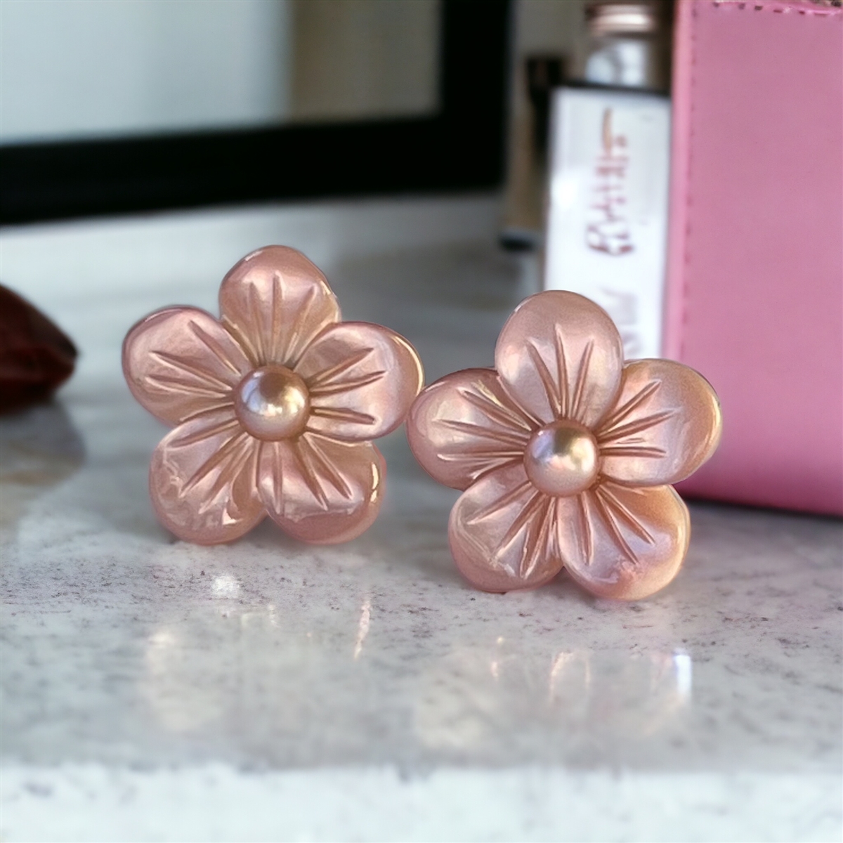 Wendy Mignot | Hibiscus Pearl and White Mother of Pearl Stud Earrings