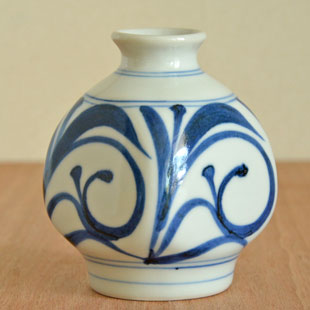 砥部焼の和食器 梅山窯の花器 【砥部工房 からくさ】