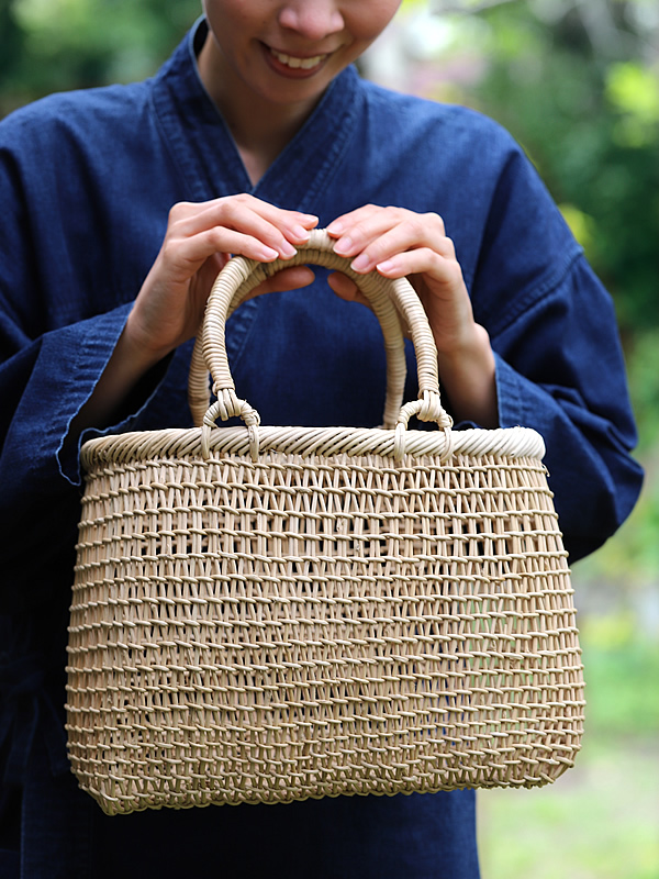 白いアケビの手提げ籠バッグ - 竹虎四代目がゆく！