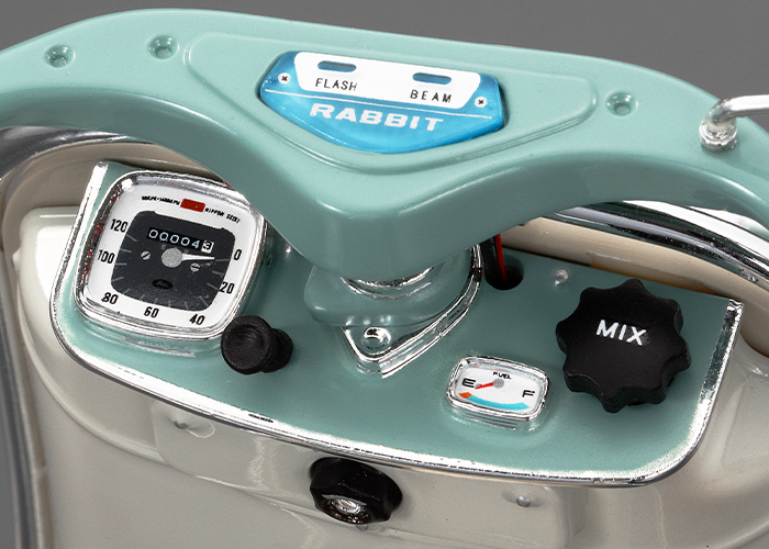 レトロな鉄スクーターを1/8スケールで再現！ “ラビットスーパーフロー