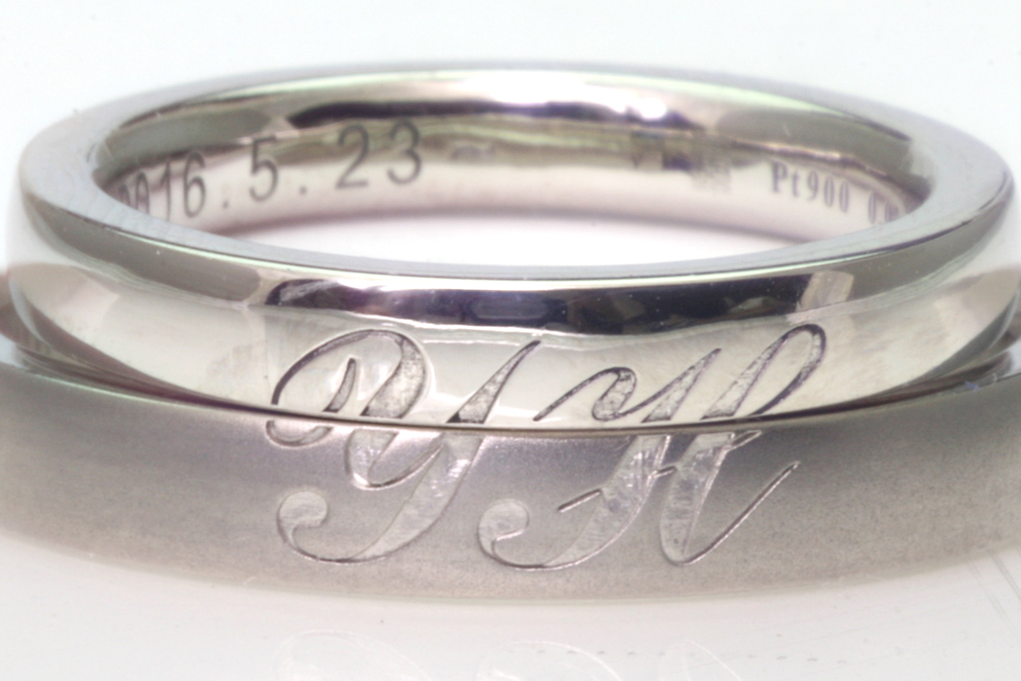 イニシャルデザインのご結婚指輪 | 結婚・婚約指輪のオーダーメイドは