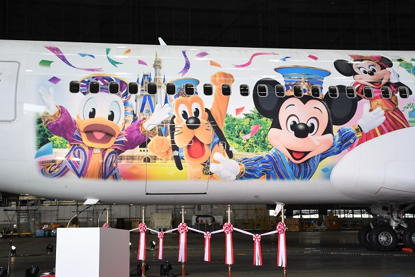 JALセレブレーションエクスプレス初就航 機内もディズニーづくし