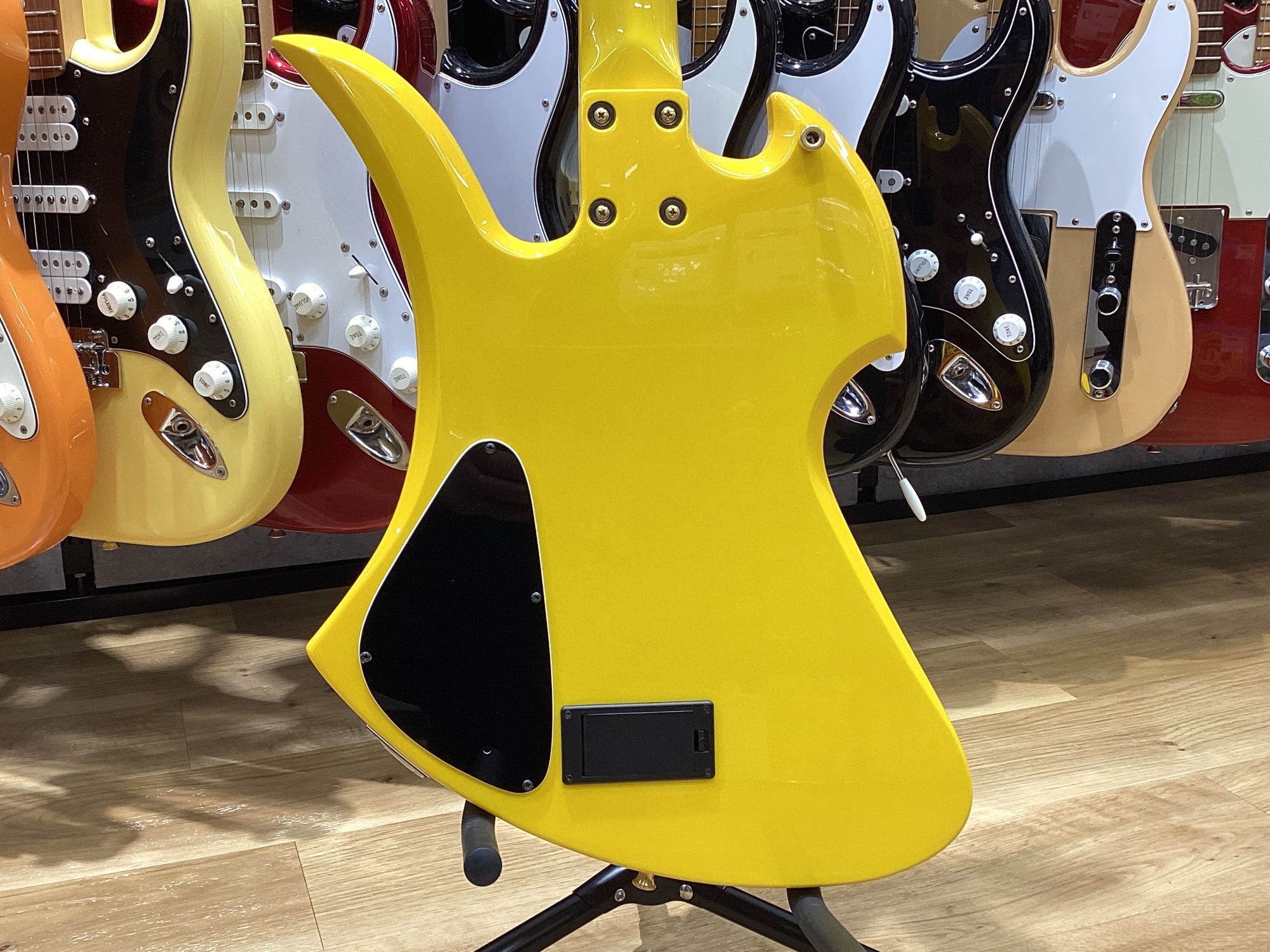 hideモデル！】Burny MG-145S Yellow Heart 楽器吉祥寺店スタッフ押し